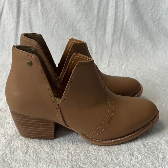 CAT Shoes - ‘Like new’ CAT leather ankle boots, ladies size 7.5